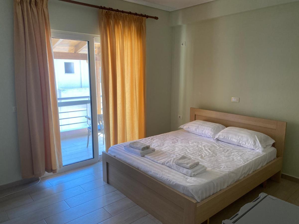 Blue Breeze Attic Apartments Saranda Kültér fotó