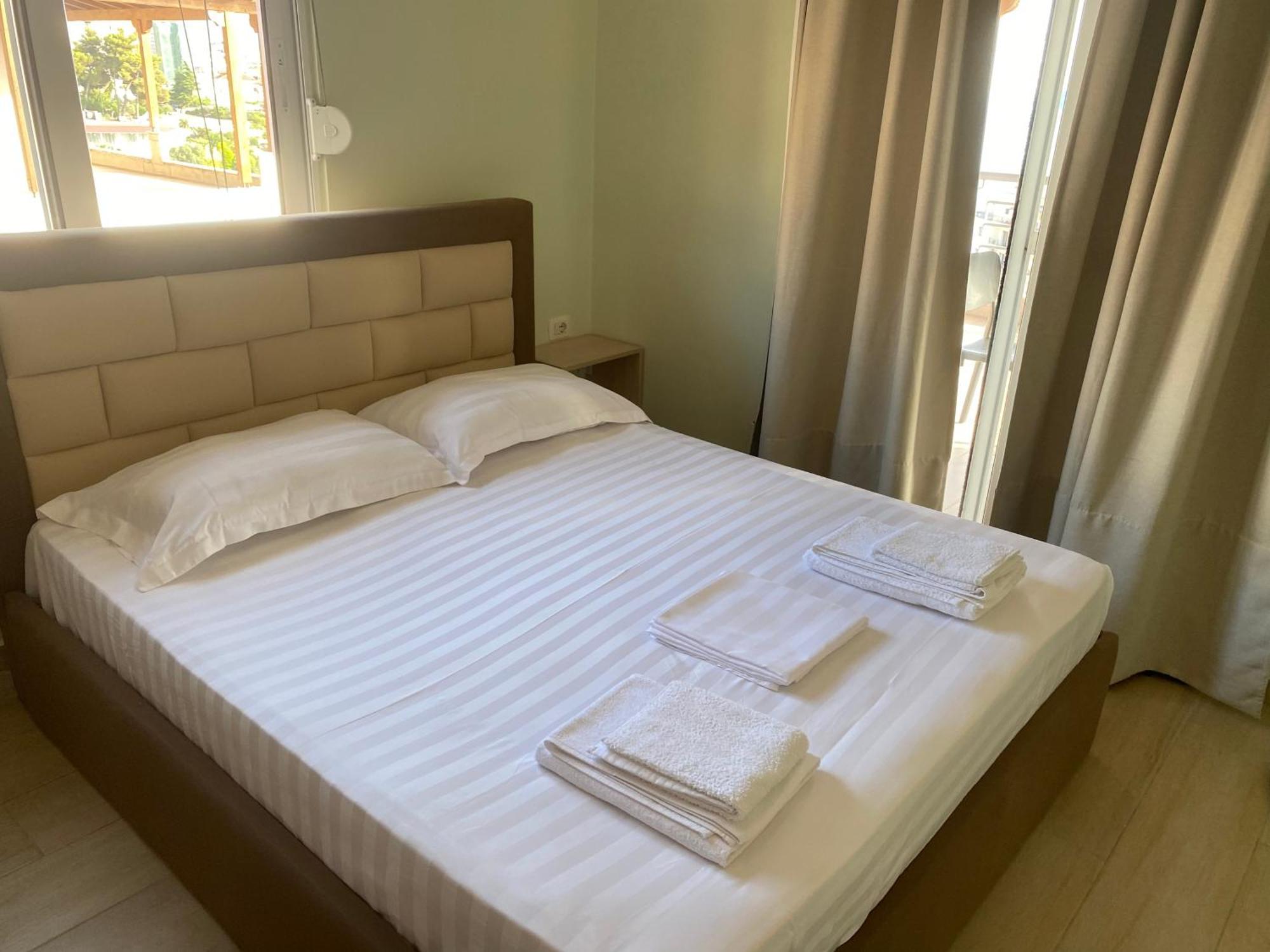 Blue Breeze Attic Apartments Saranda Kültér fotó