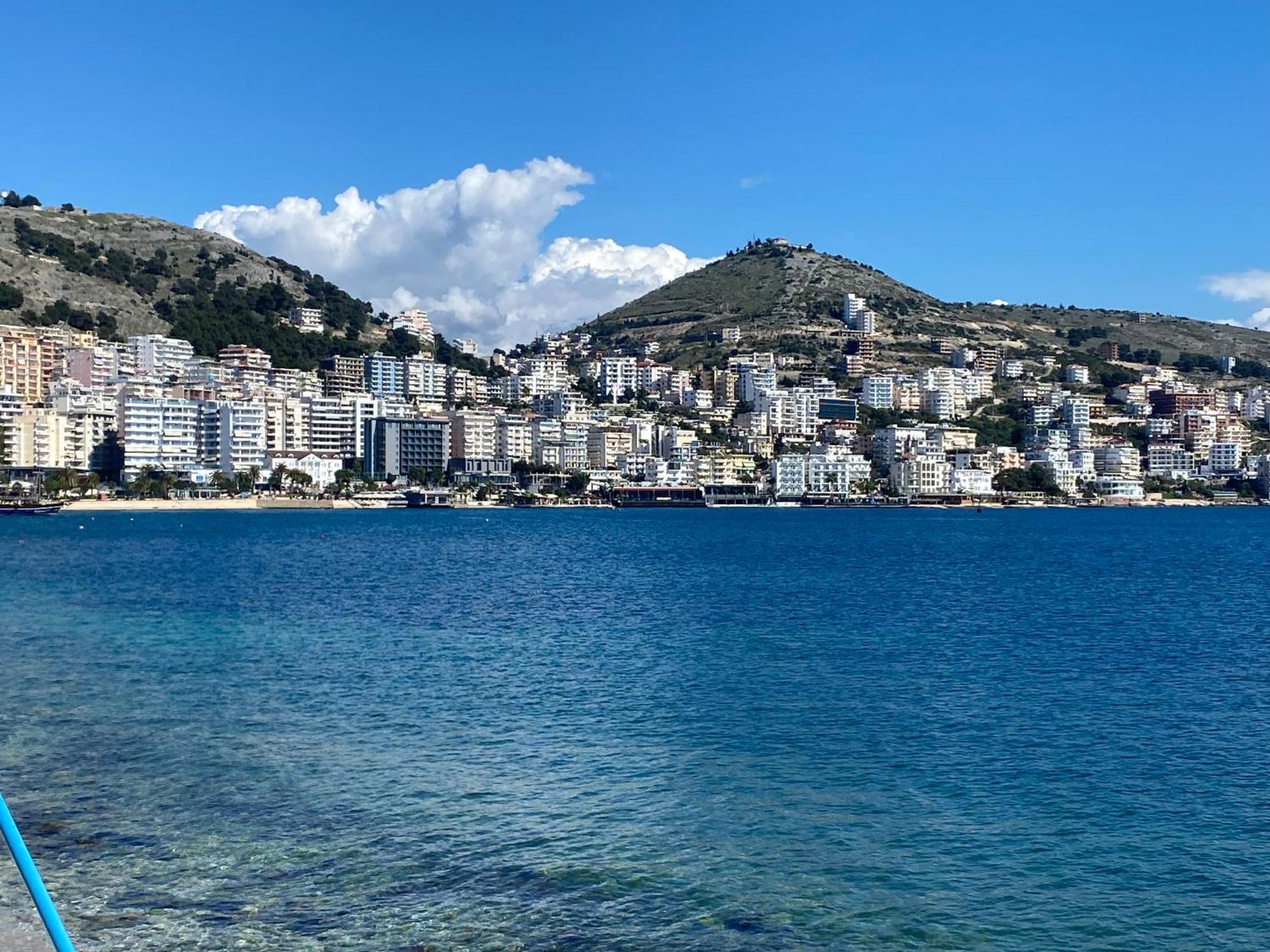 Blue Breeze Attic Apartments Saranda Kültér fotó
