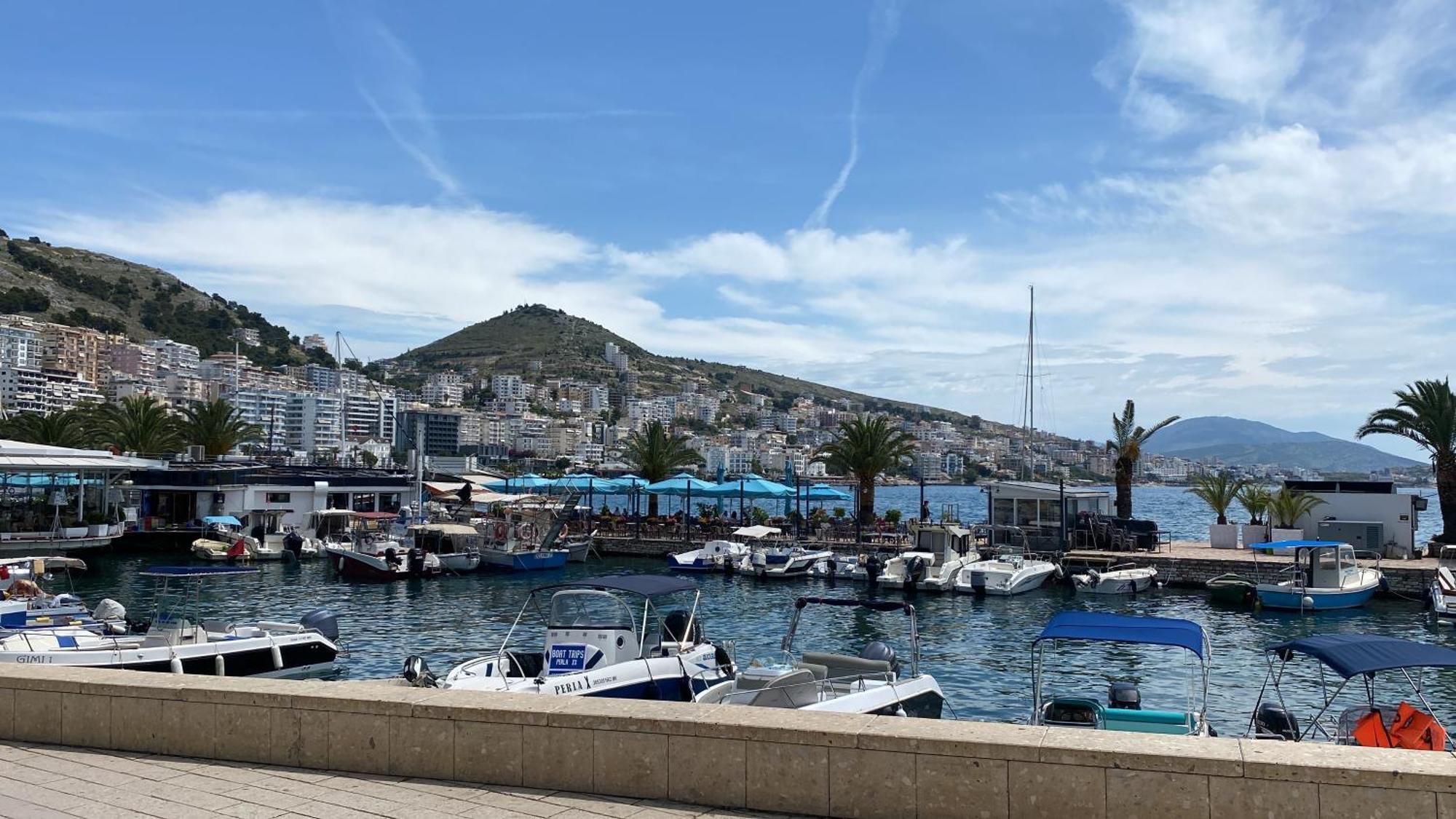 Blue Breeze Attic Apartments Saranda Kültér fotó